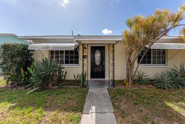 137 W 34th Street, Riviera Beach, FL 33404