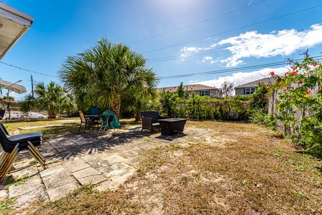 137 W 34th Street, Riviera Beach, FL 33404