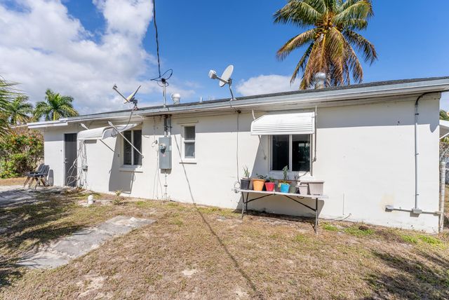 137 W 34th Street, Riviera Beach, FL 33404