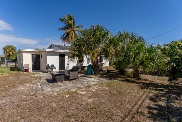 137 W 34th Street, Riviera Beach, FL 33404