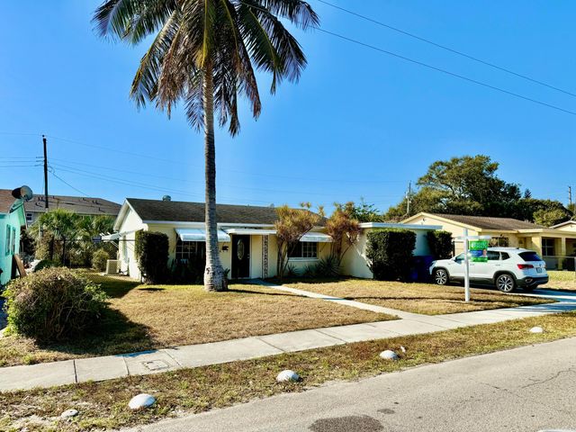 137 W 34th Street, Riviera Beach, FL 33404