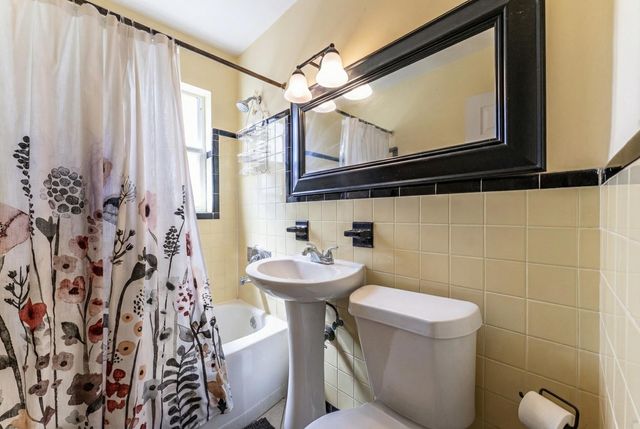 137 W 34th Street, Riviera Beach, FL 33404