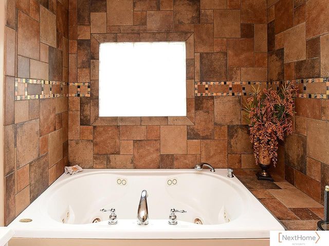539 W Keating Circle, Lincoln, NE 68521