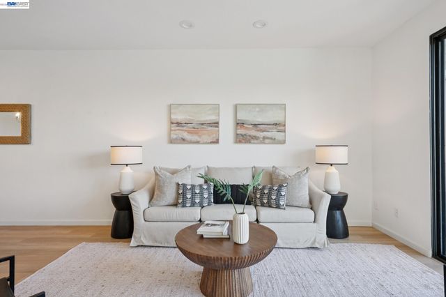 6 Invincible Ct F40, Alameda, CA 94501