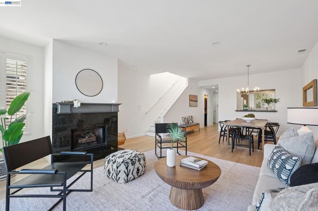 6 Invincible Ct F40, Alameda, CA 94501