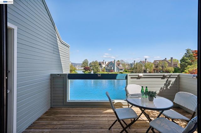 6 Invincible Ct F40, Alameda, CA 94501
