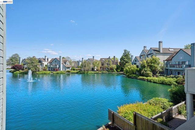 6 Invincible Ct F40, Alameda, CA 94501