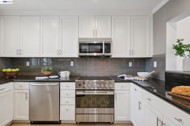 6 Invincible Ct F40, Alameda, CA 94501