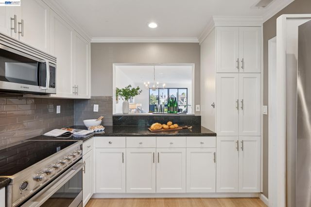 6 Invincible Ct F40, Alameda, CA 94501