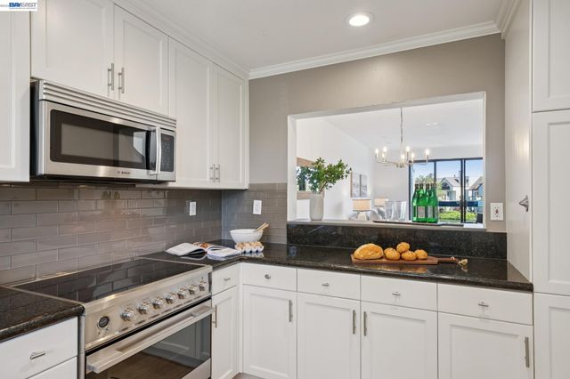 6 Invincible Ct F40, Alameda, CA 94501