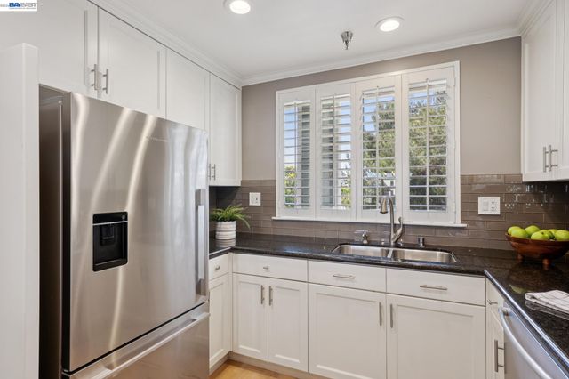6 Invincible Ct F40, Alameda, CA 94501