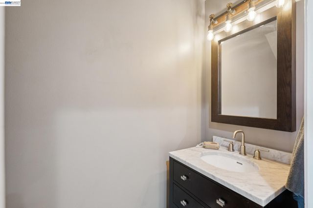 6 Invincible Ct F40, Alameda, CA 94501