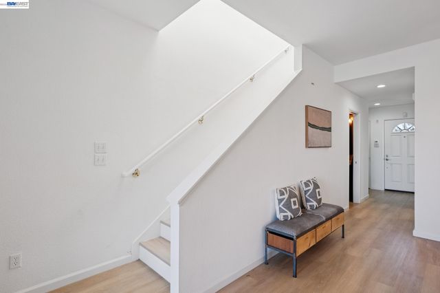 6 Invincible Ct F40, Alameda, CA 94501