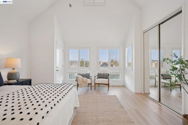 6 Invincible Ct F40, Alameda, CA 94501