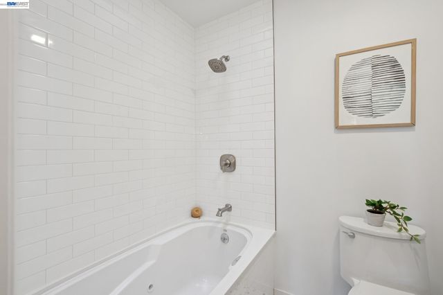6 Invincible Ct F40, Alameda, CA 94501