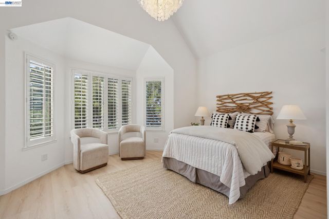 6 Invincible Ct F40, Alameda, CA 94501