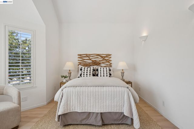 6 Invincible Ct F40, Alameda, CA 94501