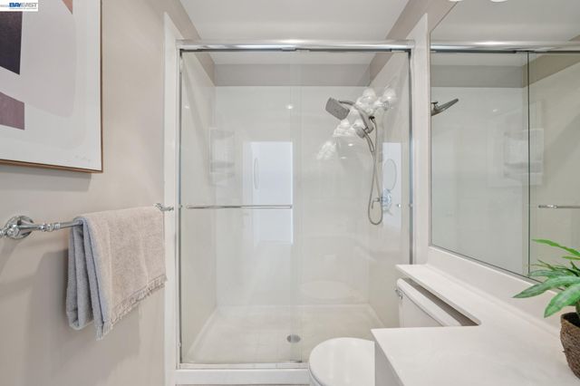 6 Invincible Ct F40, Alameda, CA 94501