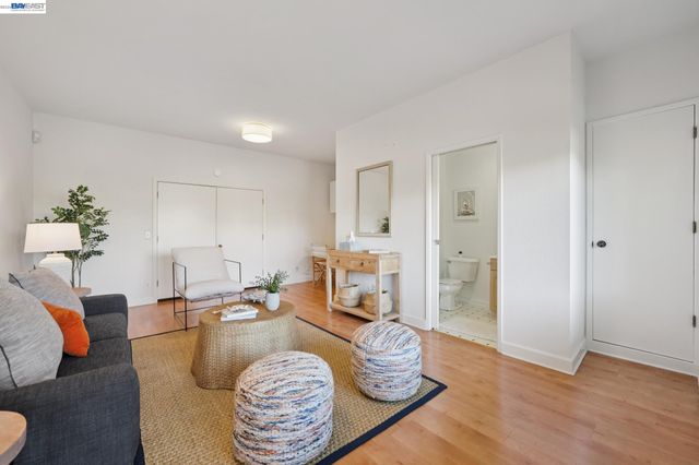 6 Invincible Ct F40, Alameda, CA 94501