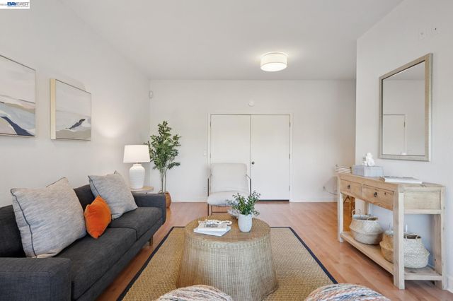 6 Invincible Ct F40, Alameda, CA 94501