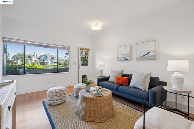 6 Invincible Ct F40, Alameda, CA 94501