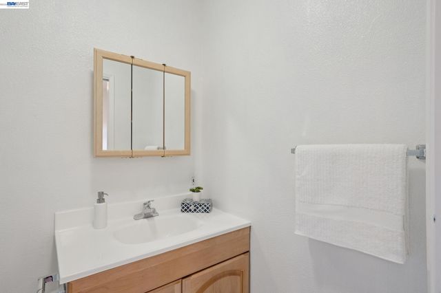 6 Invincible Ct F40, Alameda, CA 94501
