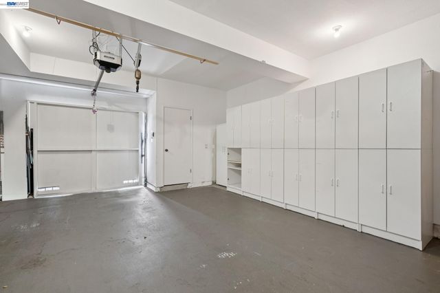 6 Invincible Ct F40, Alameda, CA 94501