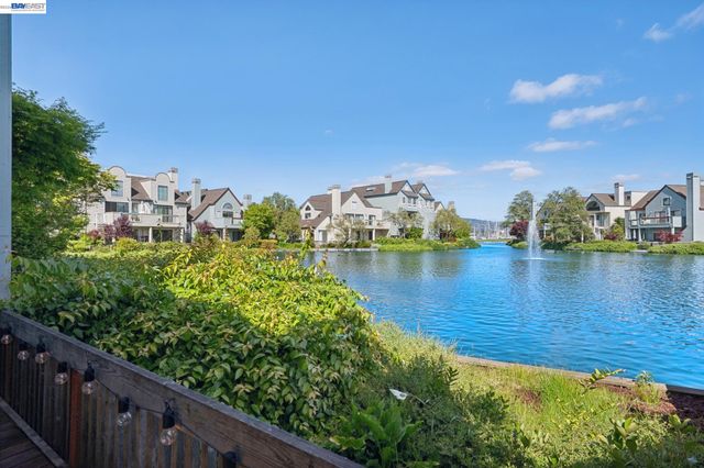6 Invincible Ct F40, Alameda, CA 94501