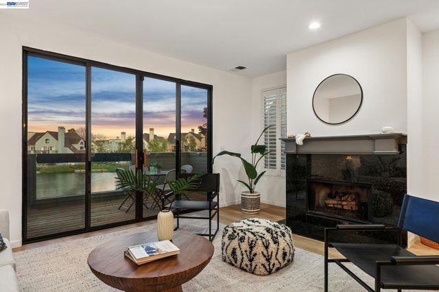 6 Invincible Ct F40, Alameda, CA 94501