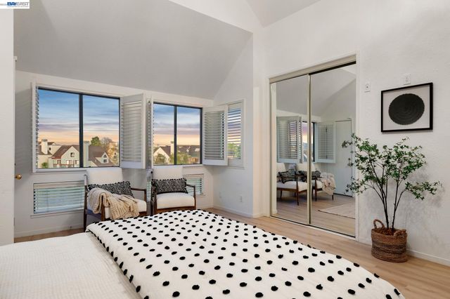 6 Invincible Ct F40, Alameda, CA 94501