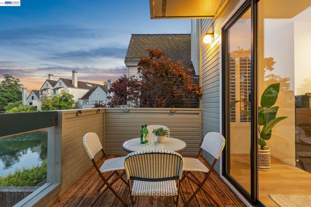 6 Invincible Ct F40, Alameda, CA 94501