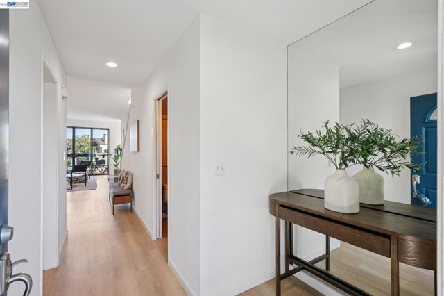 6 Invincible Ct F40, Alameda, CA 94501