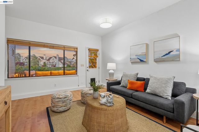 6 Invincible Ct F40, Alameda, CA 94501