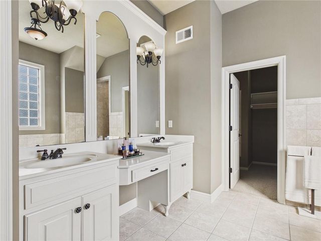 4805 N 124th Terrace, Kansas City, KS 66109