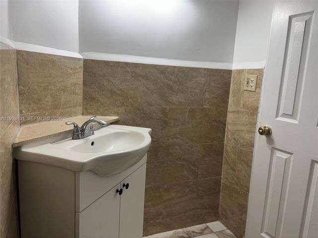 1501 NE 191st Street C211, Miami, FL 33179