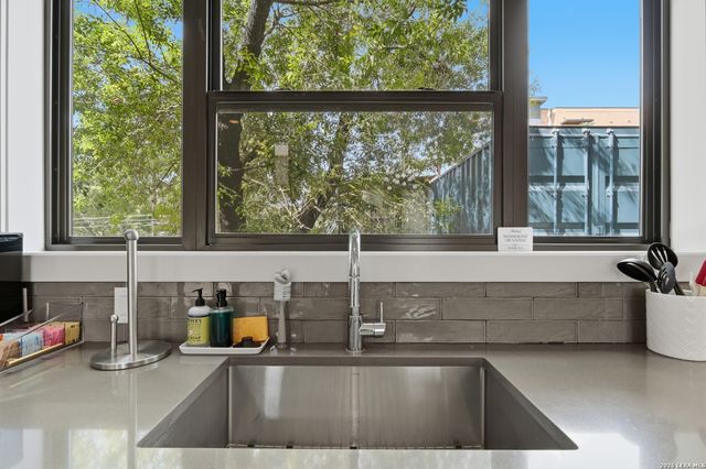 318 W Grayson St Unit 303, San Antonio, TX 78212