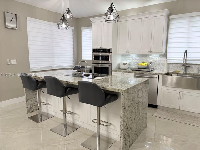 8737 NW 168th Ln, Miami Lakes, FL 33018