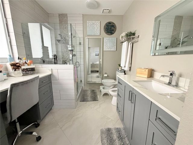 8737 NW 168th Ln, Miami Lakes, FL 33018