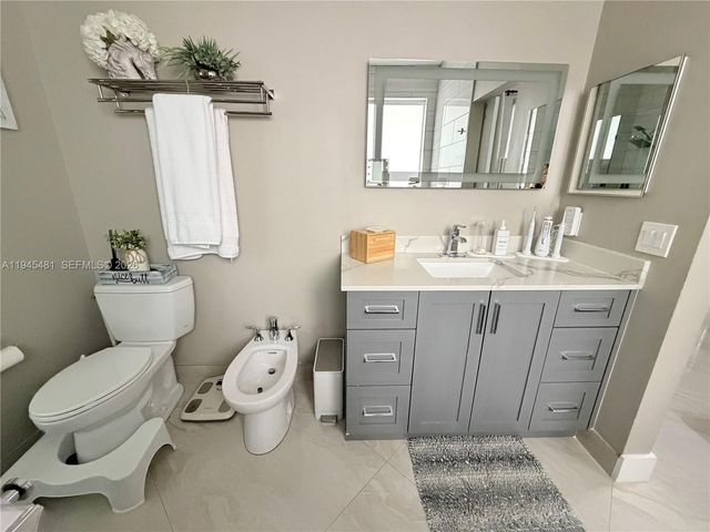 8737 NW 168th Ln, Miami Lakes, FL 33018