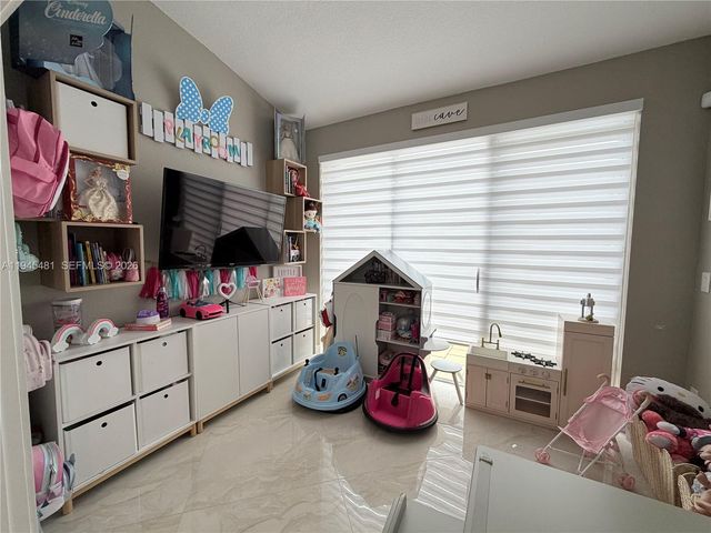 8737 NW 168th Ln, Miami Lakes, FL 33018