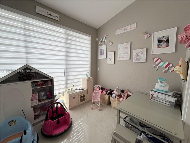 8737 NW 168th Ln, Miami Lakes, FL 33018