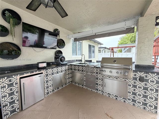 8737 NW 168th Ln, Miami Lakes, FL 33018