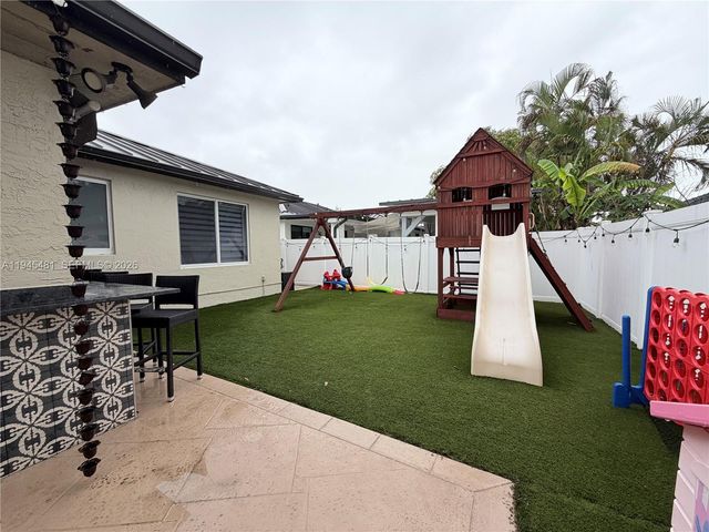 8737 NW 168th Ln, Miami Lakes, FL 33018