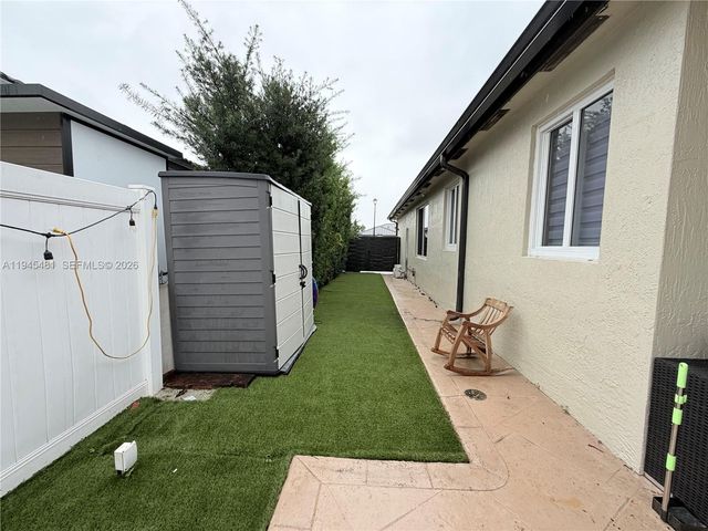 8737 NW 168th Ln, Miami Lakes, FL 33018