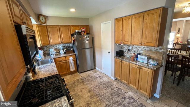 9888 GARVEY DR, Philadelphia, PA 19114
