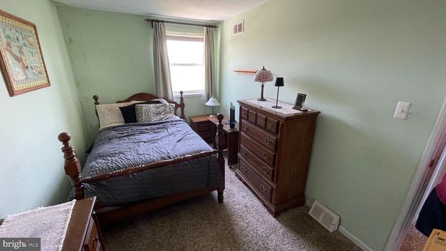 9888 GARVEY DR, Philadelphia, PA 19114