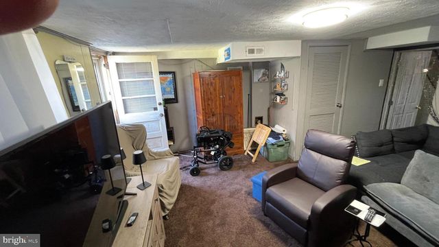 9888 GARVEY DR, Philadelphia, PA 19114