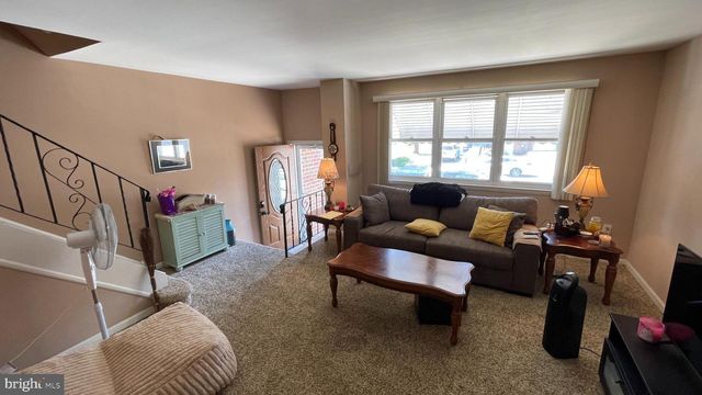 9888 GARVEY DR, Philadelphia, PA 19114