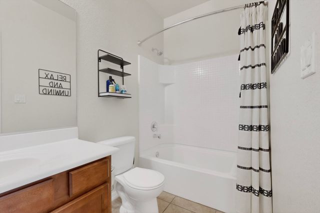 1810 Lark Drive NE, Rio Rancho, NM 87144