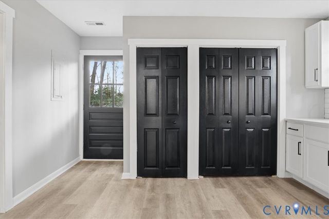 101 Pineview Dr, Hartfield, VA 23071